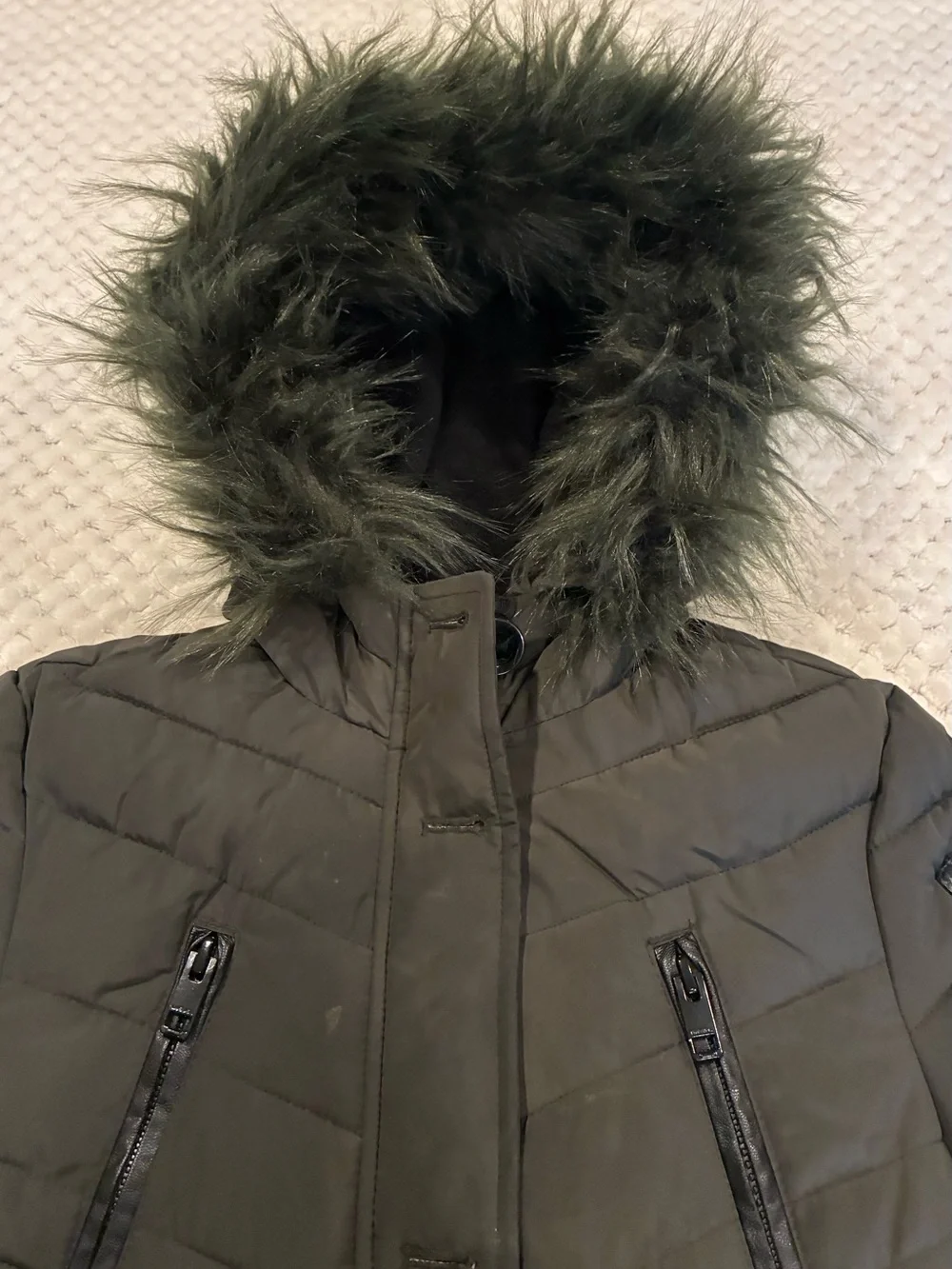 Teenager Girl Dark Green Hooded Puffer Coat with Faux Fur Trim